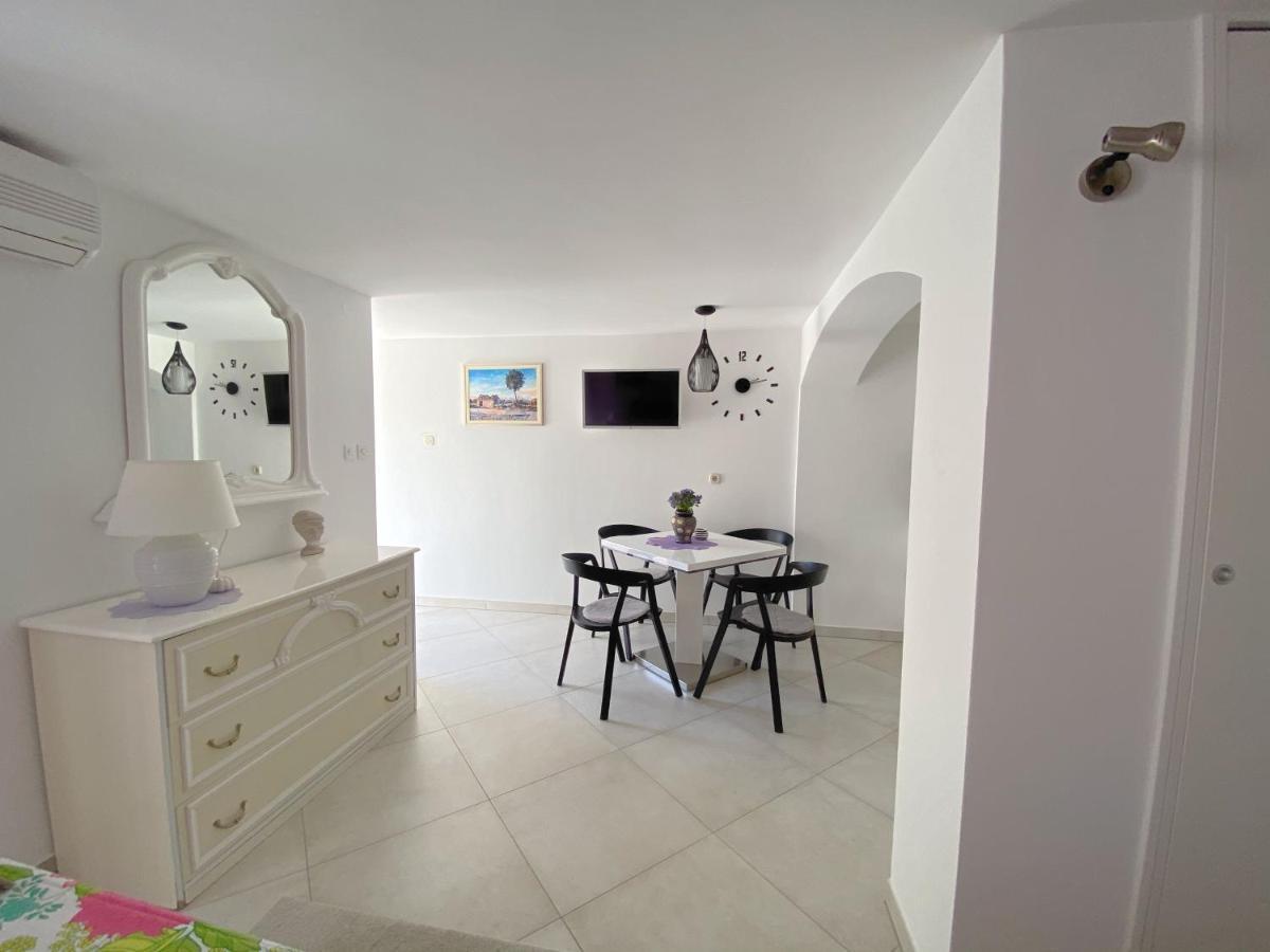 Guest House Meri Bol Bagian luar foto